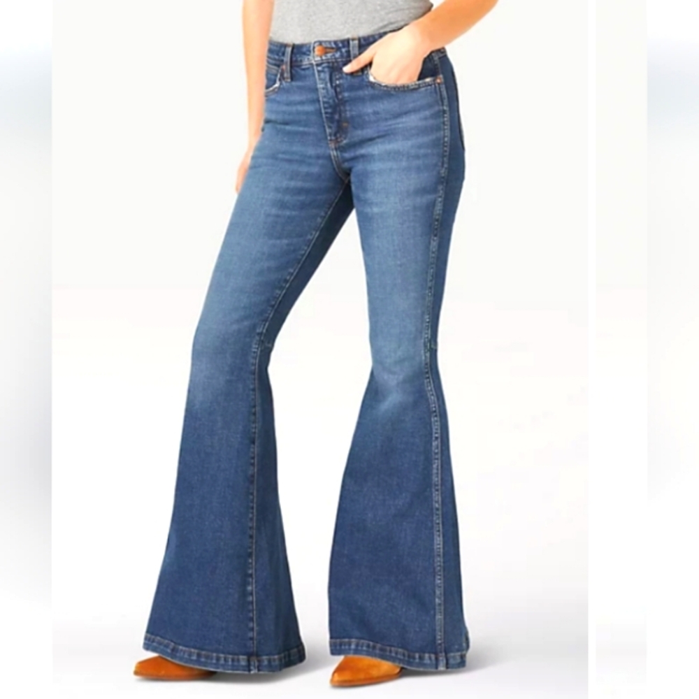 NWOT Wrangler High Rise Trumpet Flare sz 31 x 36 jeans